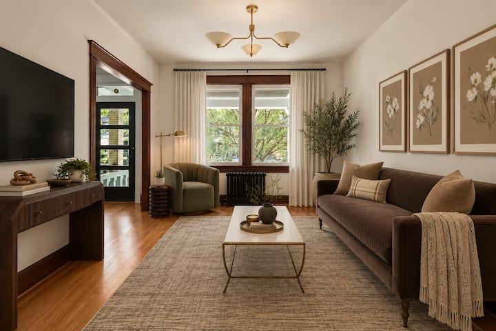 Historic Designer Rowhouse | Game Room & Firepit - Chinatown, DC