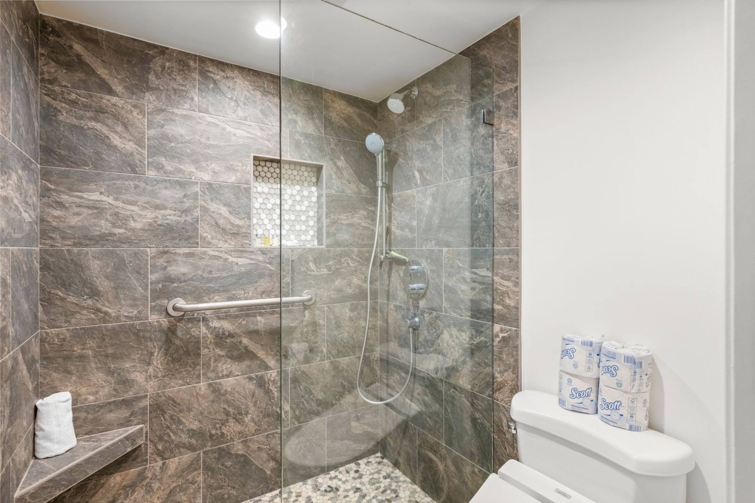Condo in Lahaina · ★5.0 · 2 bedrooms · 2 beds · 2 baths - Image 16
