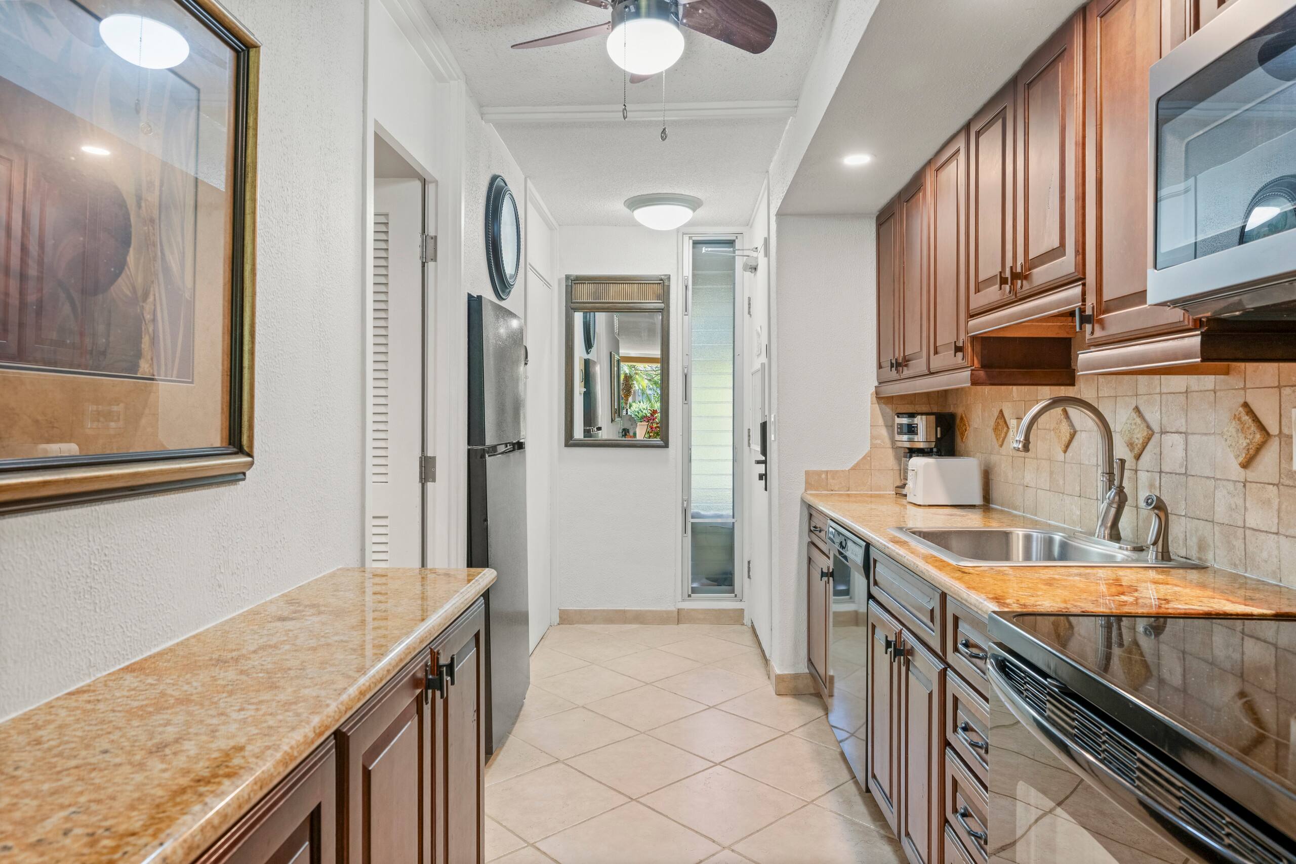 Condo in Lahaina · ★4.8 · Studio · 2 beds · 1 shared bath - Image 8