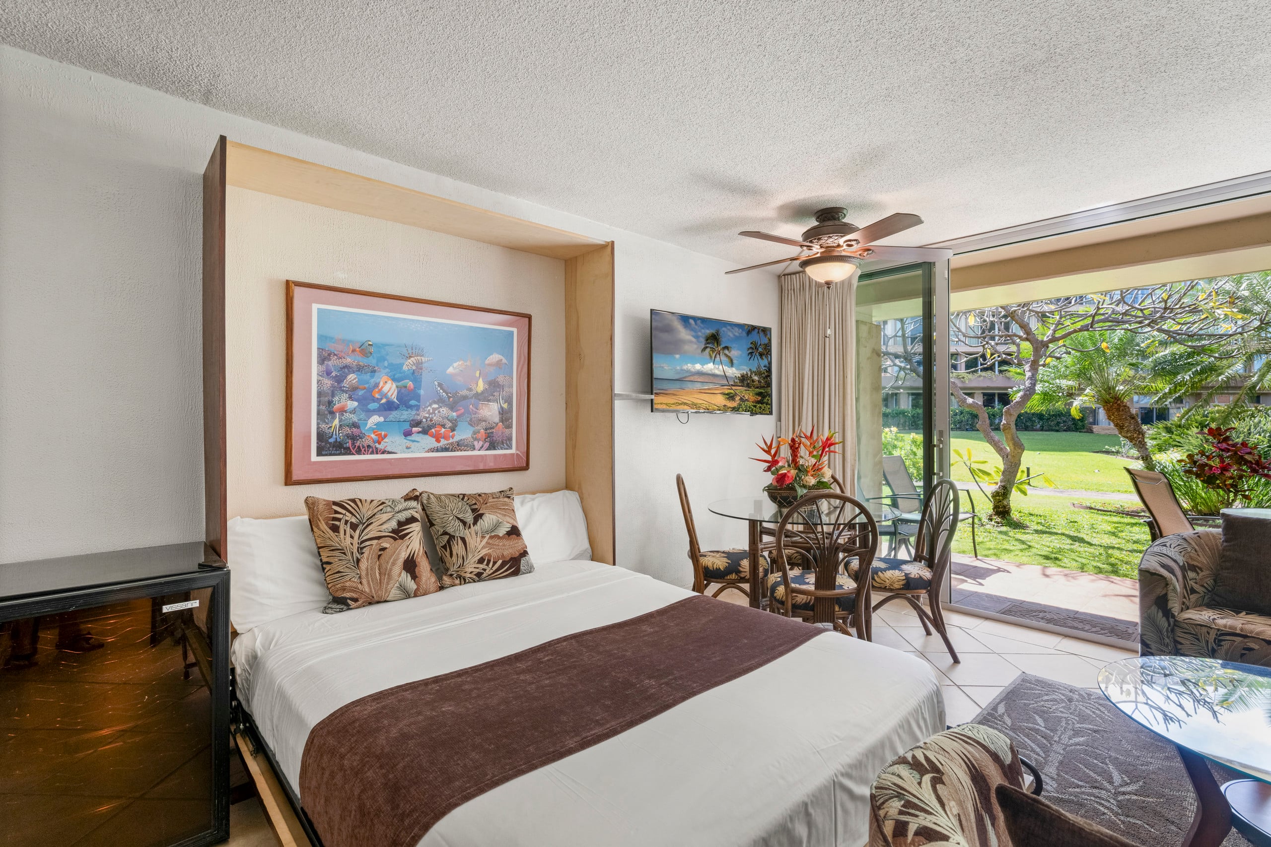 Condo in Lahaina · ★4.8 · Studio · 2 beds · 1 shared bath - Image 14