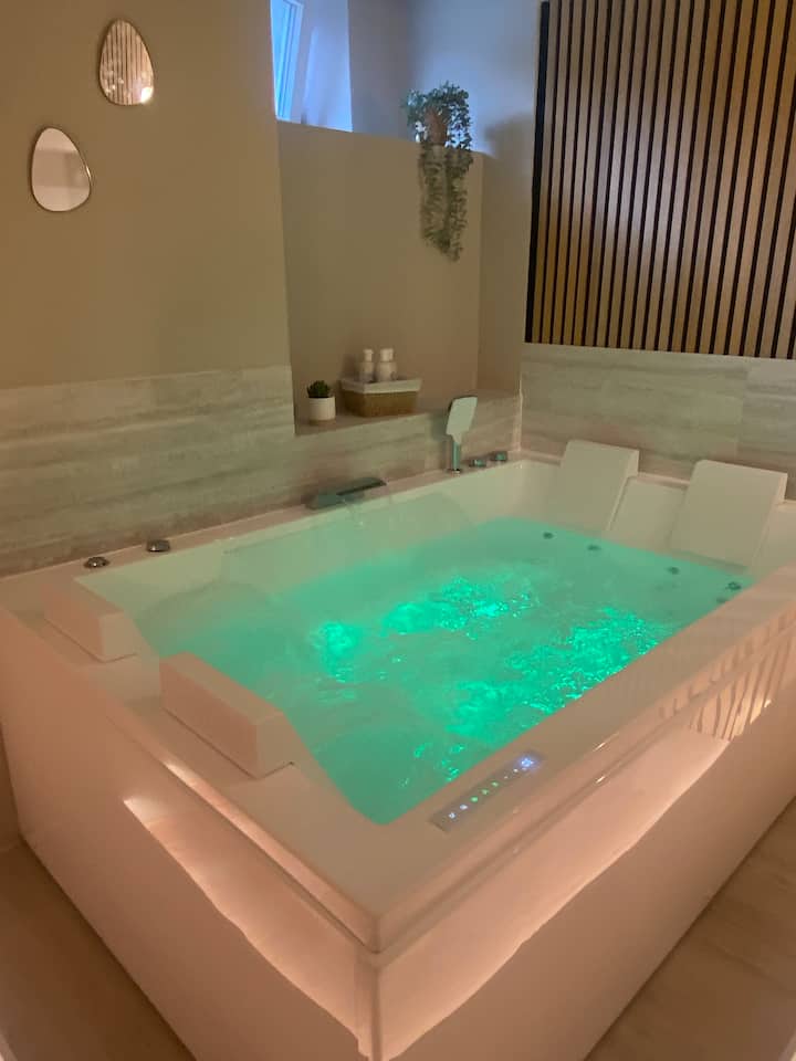 Studio Romantique Avec Spa Privatif - Strasbourg