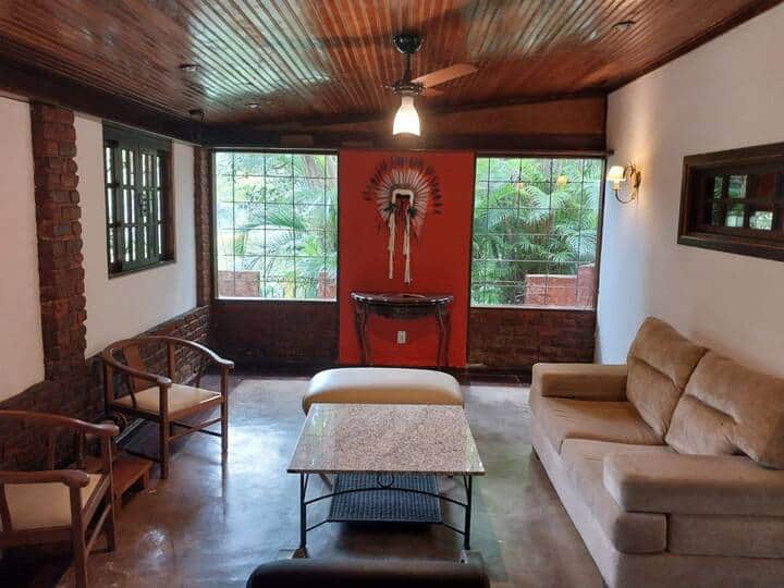 Casa Rústica Com 4 Quartos | Condomínio C/ Piscina - Rio de Janeiro