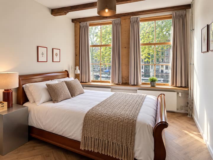 Canal View Room In A Historic Amsterdam Home - Ámsterdam