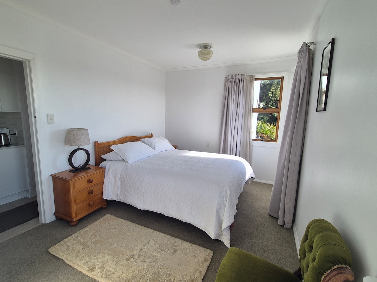 Deco Log In The White House. Deco Apartment. - Flats for Rent in Whanganui ...