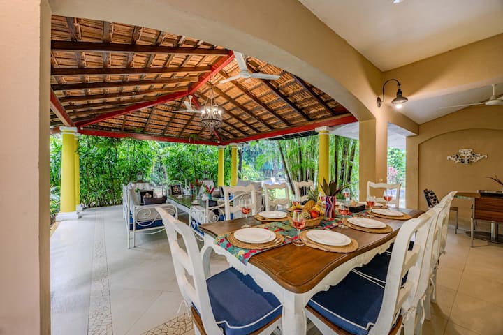 Dining area image 1