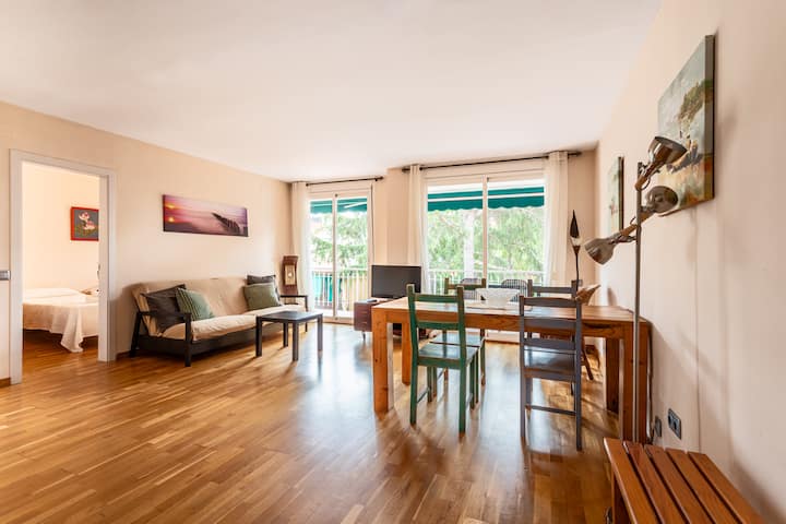 Bright And Quiet Apartment With Terrace - Barcelona-El Prat Airport (BCN)