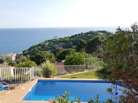 Villa on Barcelona coast. Spectacular sea views
