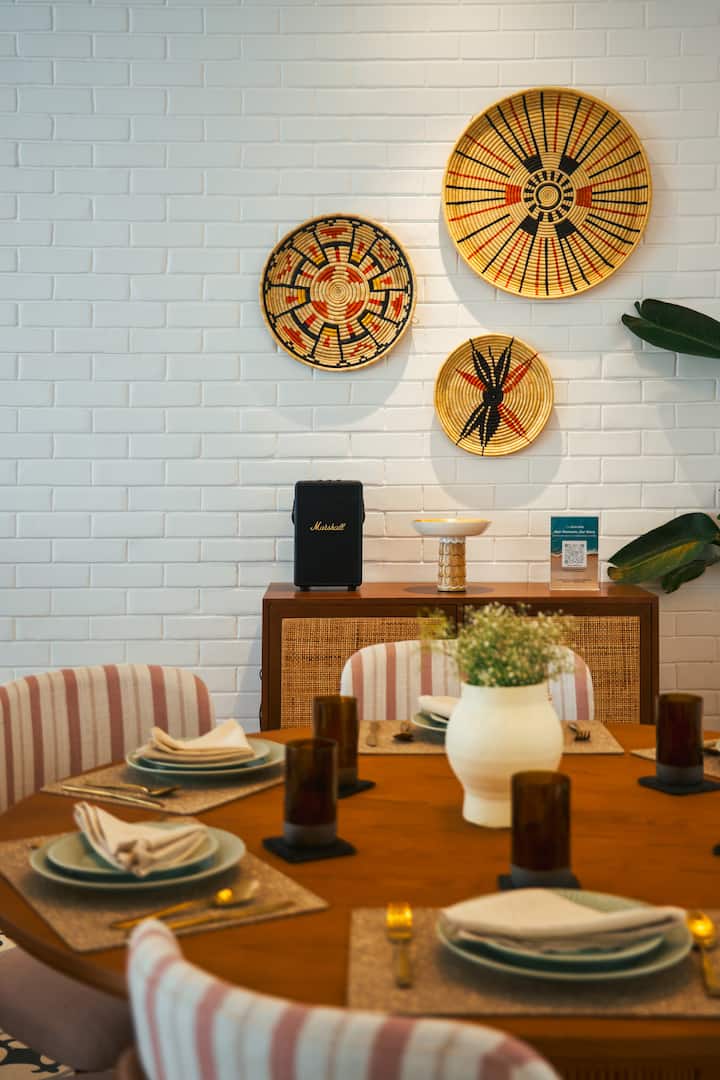 Dining area image 3