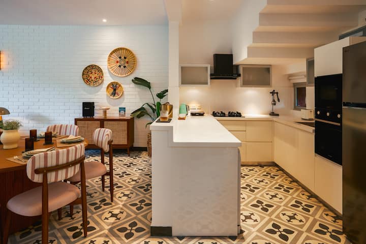 Full kitchen image 2