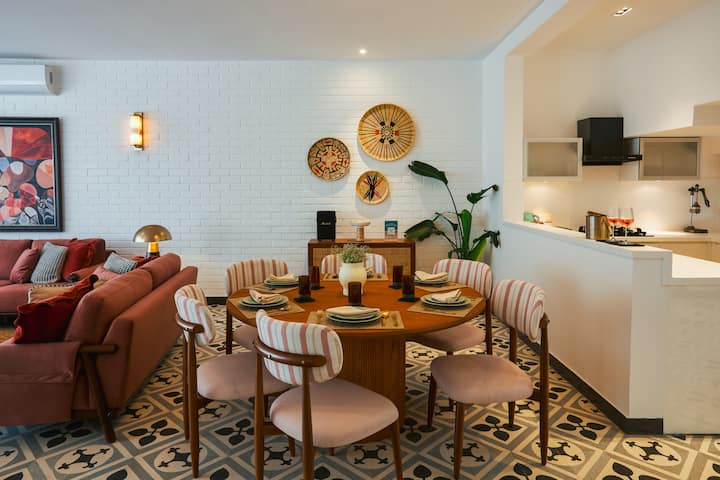 Dining area image 1