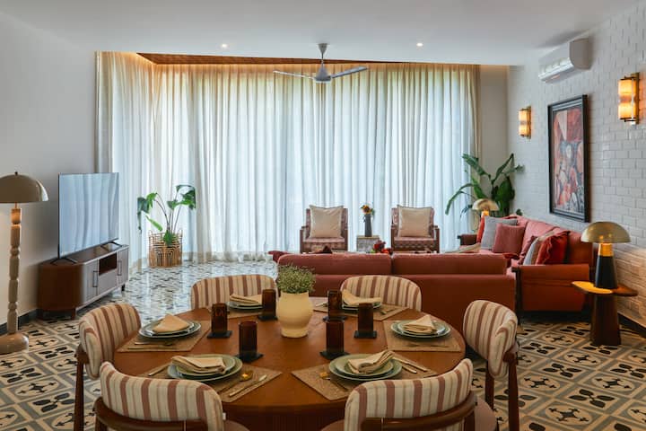 Dining area image 2