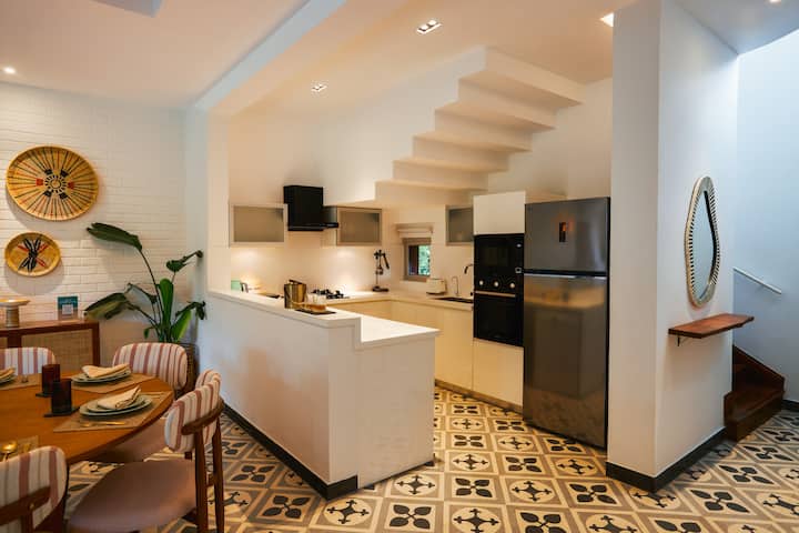Full kitchen image 1