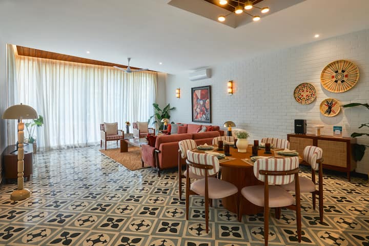 Dining area image 4