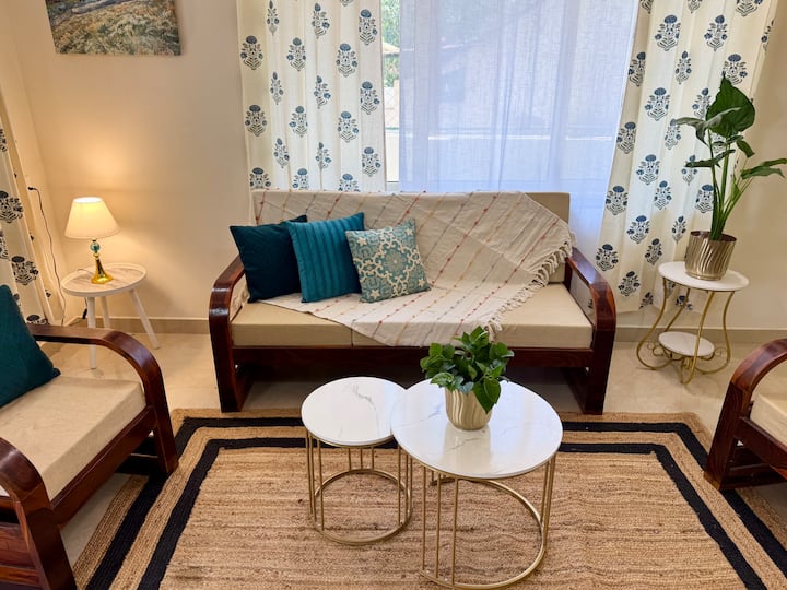 Living room image 7