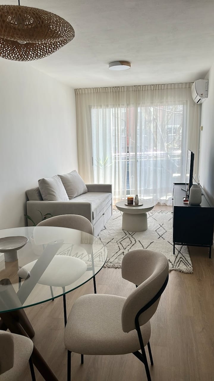 Apartamento Moderno Con Balcón Sobre Av. Rivera - Montevideo