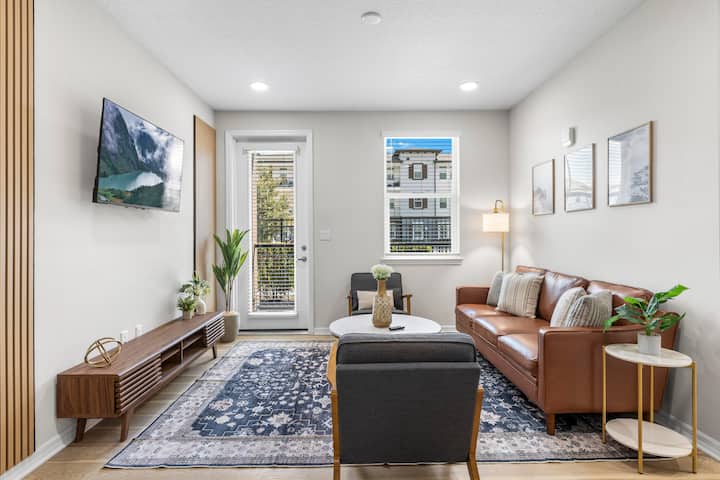 Largo 2br Hideaway | Free Parking, Pool & Gym - ラーゴ, FL