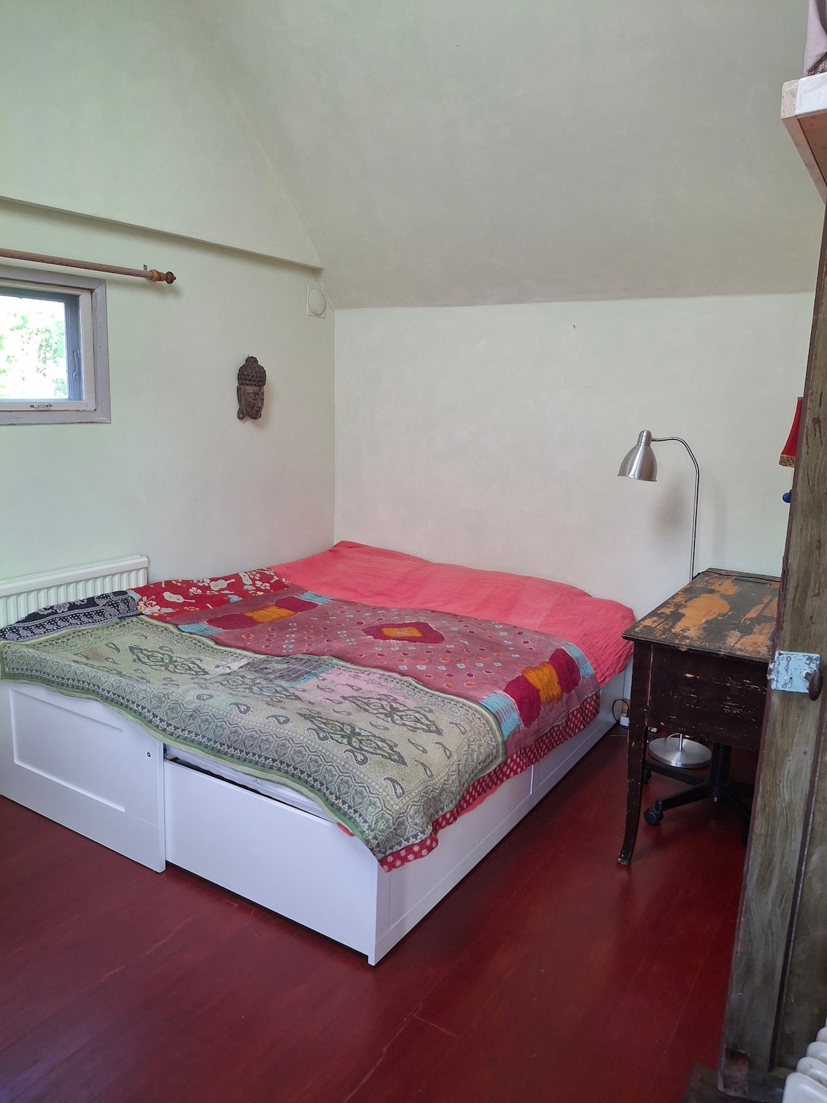 Krevet se može rasklopiti u bračni krevet