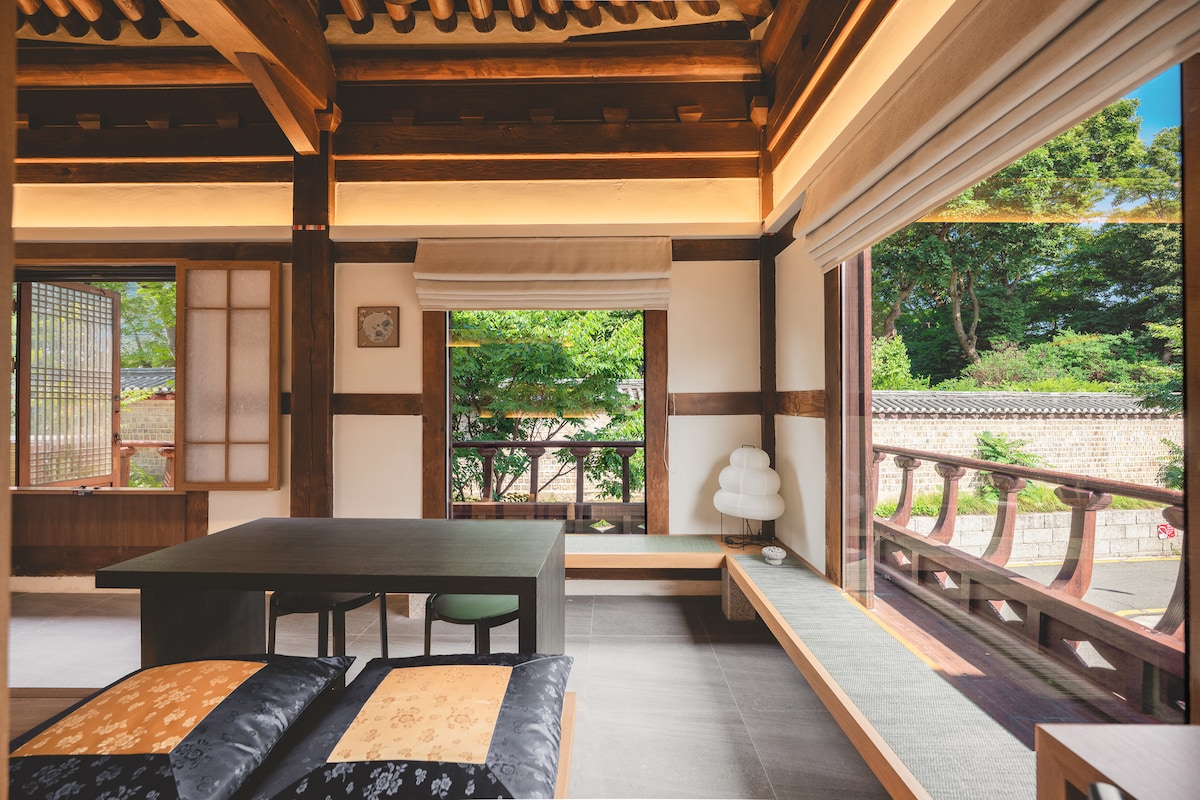 [NEW] Seosunra-gil | Hanok with a view of Jongmyo stone wall | Jongno 3 ...
