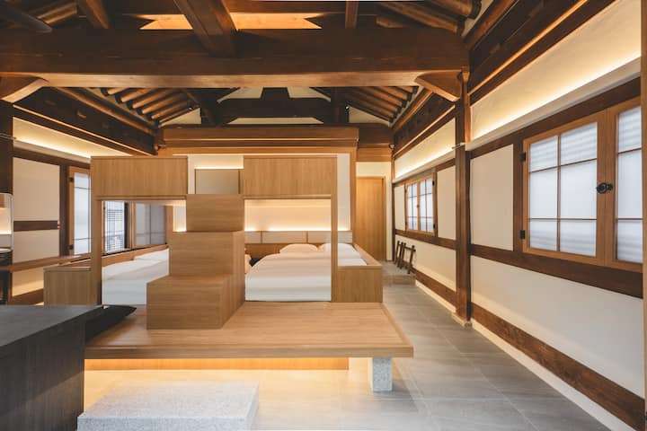 [NEW] Seosunra-gil | Hanok with a view of Jongmyo stone wall | Jongno 3 ...