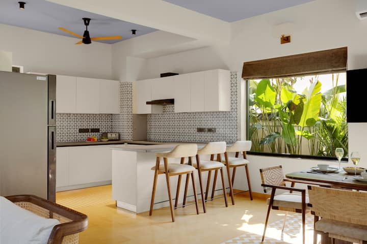Full kitchen image 2