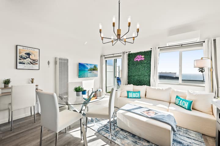 Manhattan Beach Escape + Stunning Ocean Views - Manhattan Beach, CA