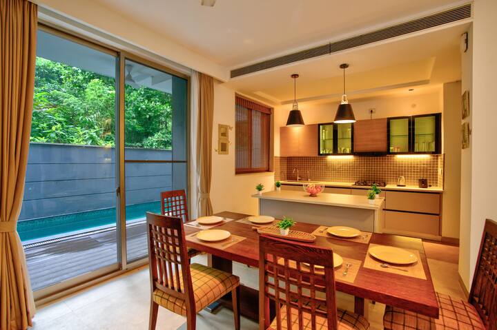 Dining area image 1
