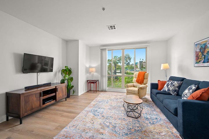 Work Step 4012 Spacious Little Italy 1BR - Pool, Gym, Parking - Flats for Rent in San ...