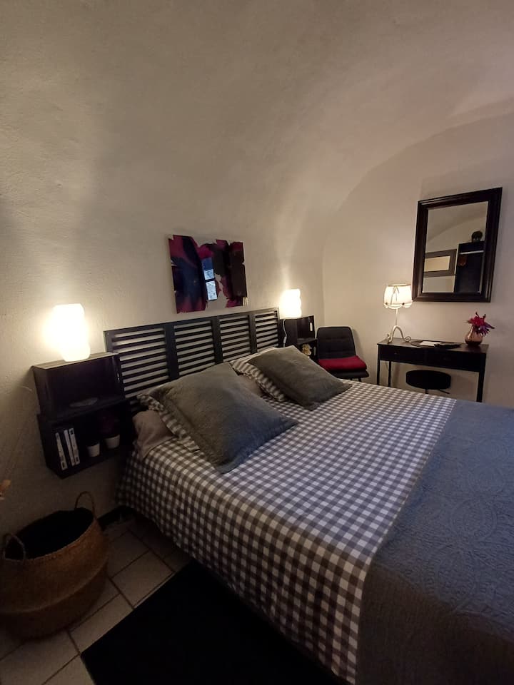 标准双人床，160 厘米 × 200 厘米 