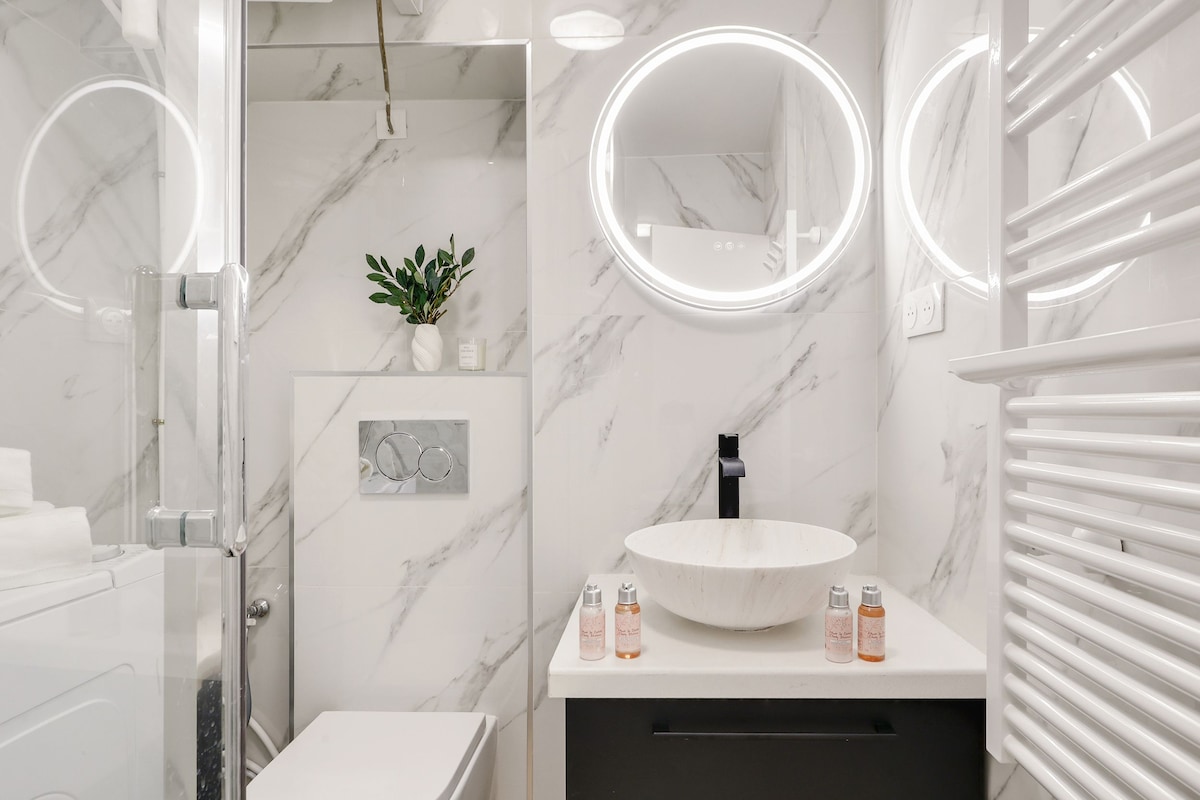 Suite Meslay — Bathroom
