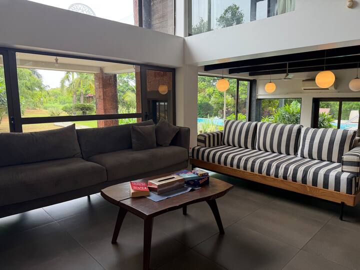 Living room image 5