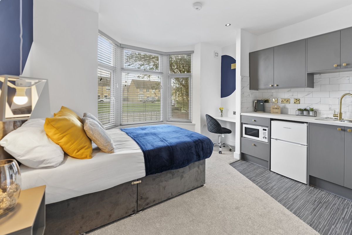 Modern Studio | Work-Friendly | Fast Wi-Fi #1 - Flats for Rent in ...