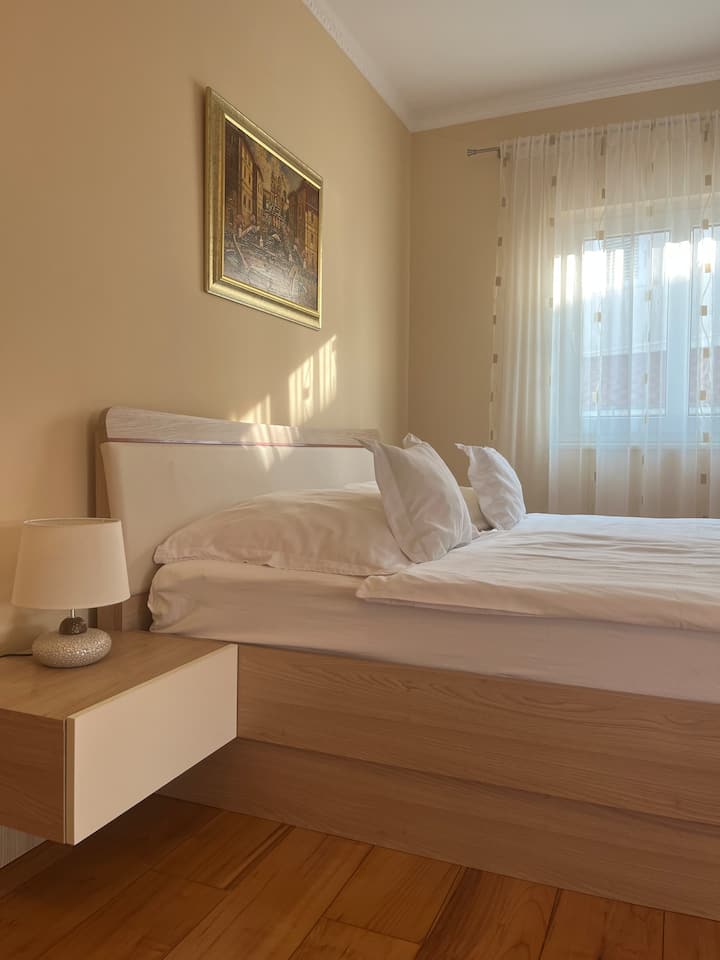 Cama tamaño king en el apartamento “Heritage”