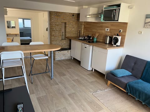 1 bed flat with patio near Caen city centre