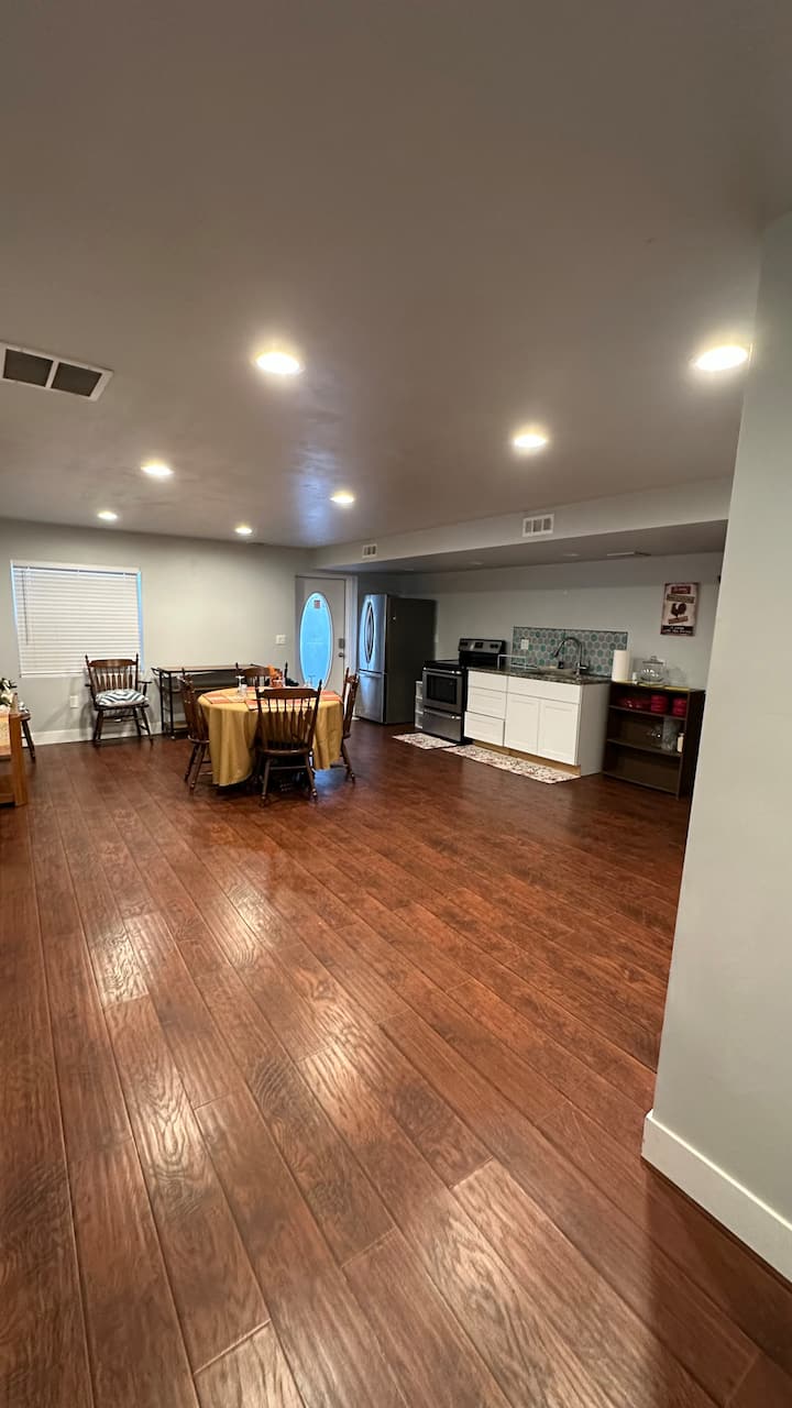 Charming Family-home In Draper - Lehi, UT