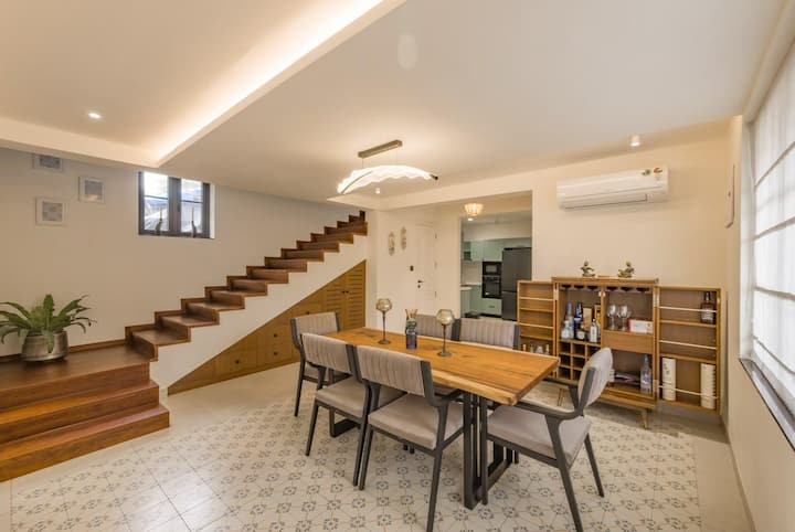 Dining area image 2
