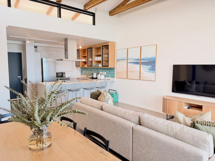Luxury Ocean View Penthouse | Jacuzzi & Deck - Apartments for Rent in ...