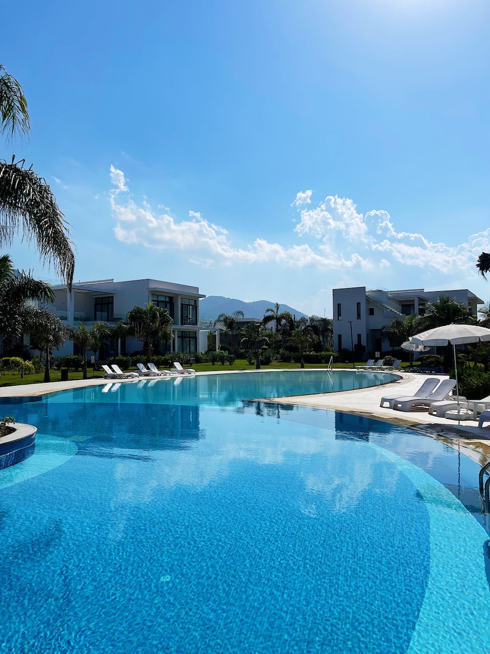 Seafront Penthouse · Jacuzzi, Pools & Spa