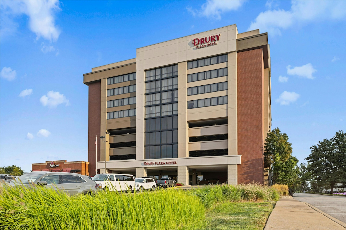 Drury Plaza Hotel St. Louis Creve Coeur in Creve Coeur, Missouri ...