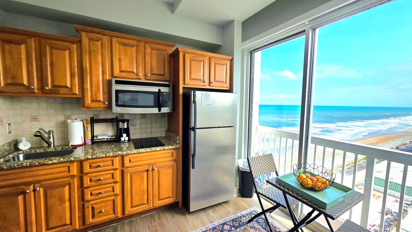 14th Floor •Ocean & City Views •Steps to the Beach
