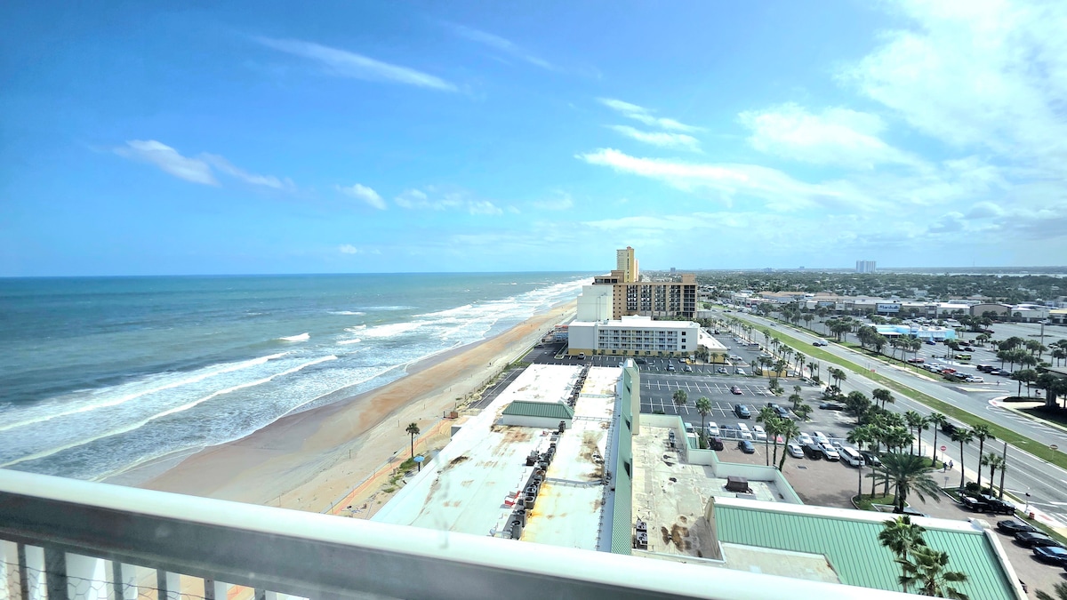 14th Floor •Ocean & City Views •Steps to the Beach