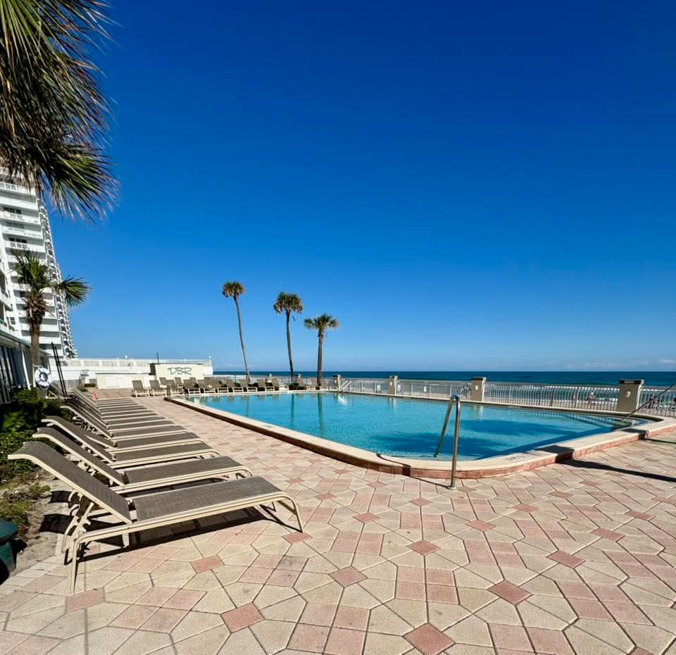 14th Floor •Ocean & City Views •Steps to the Beach