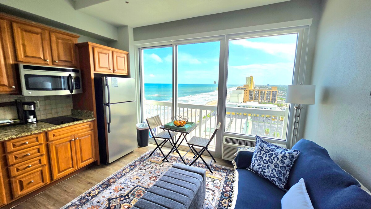 14th Floor •Ocean & City Views •Steps to the Beach
