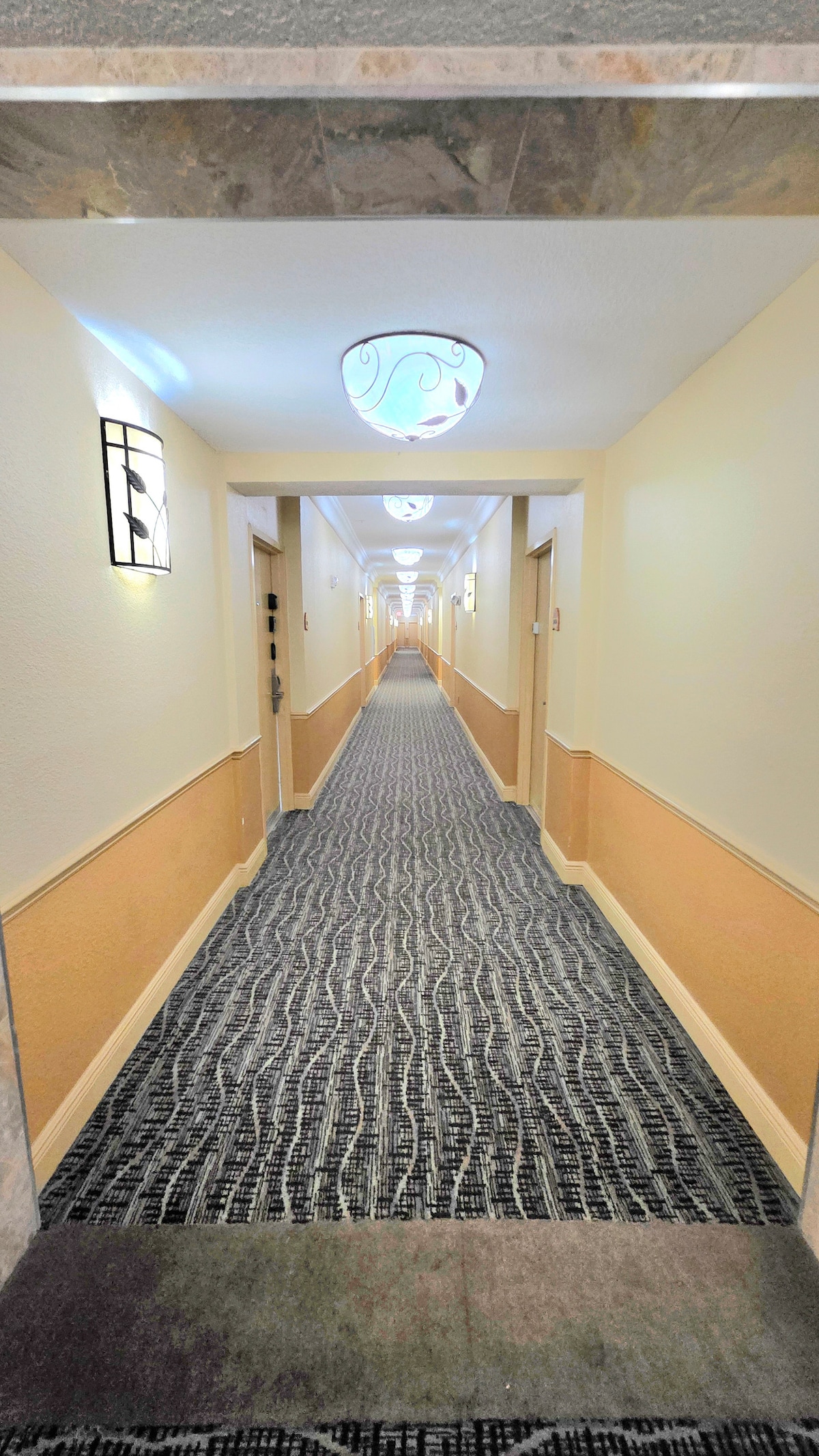 14th Floor •Ocean & City Views •Steps to the Beach