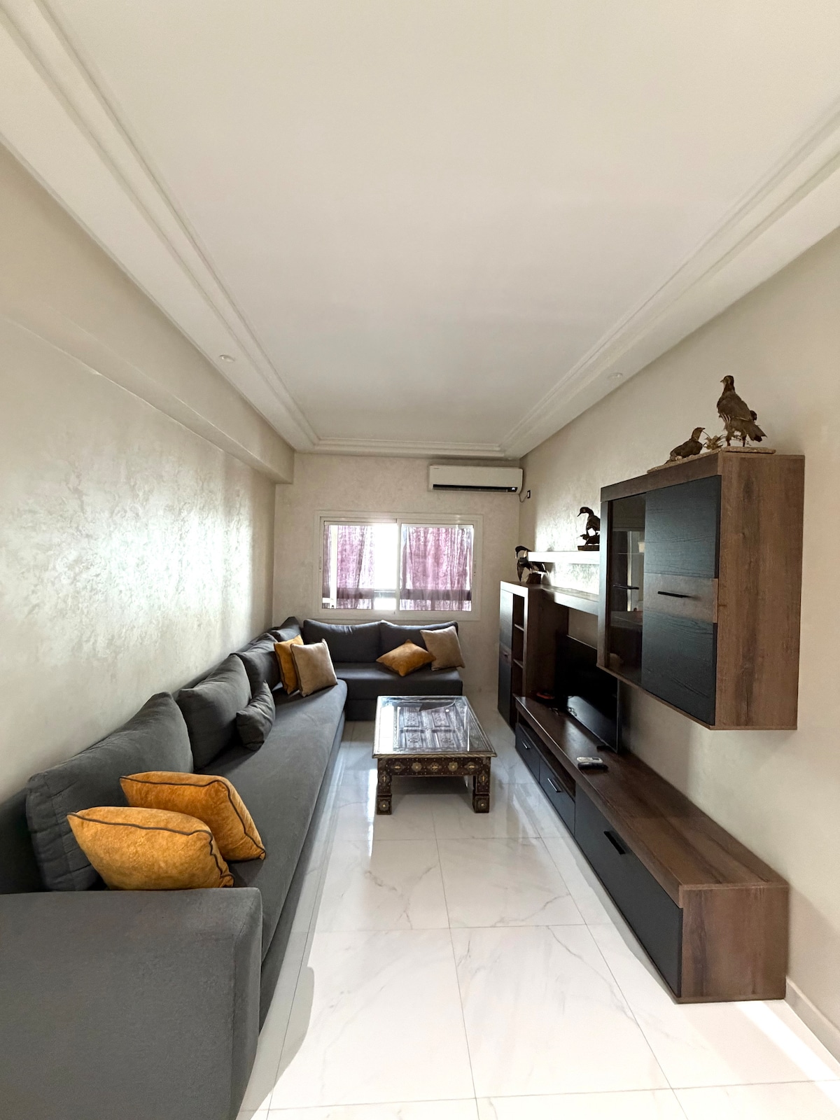Estudio agradable y limpio, con aire acondicionado y cochera ...
