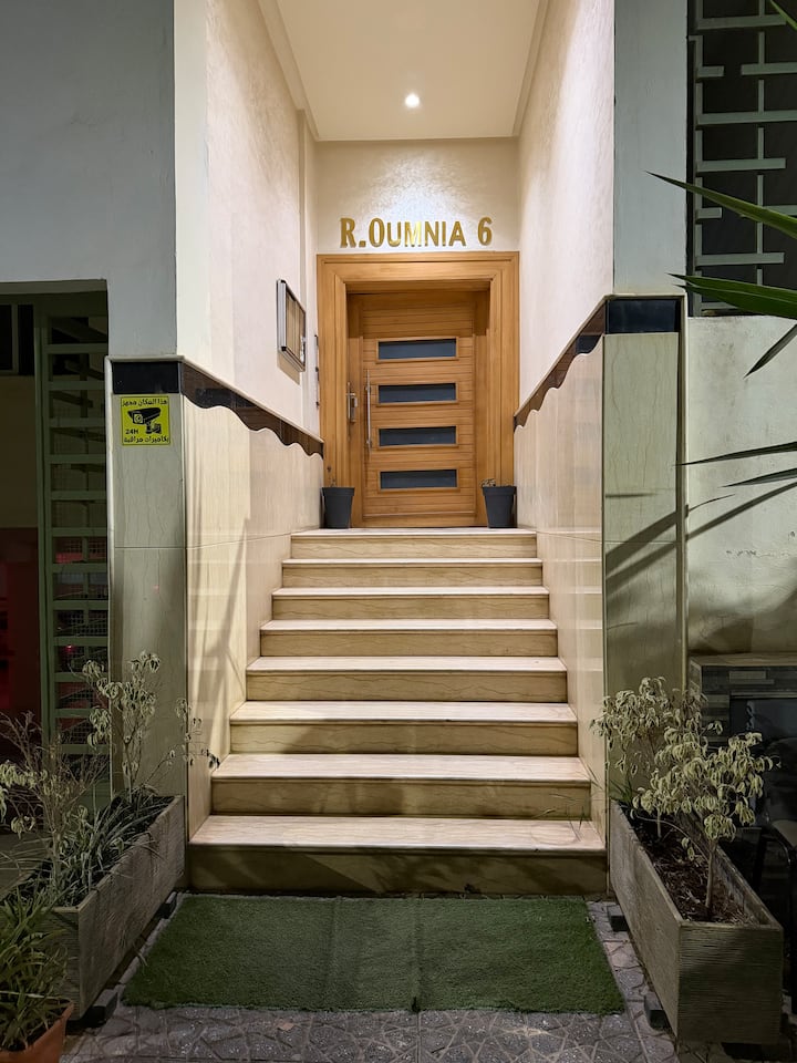 Estudio agradable y limpio, con aire acondicionado y cochera ...