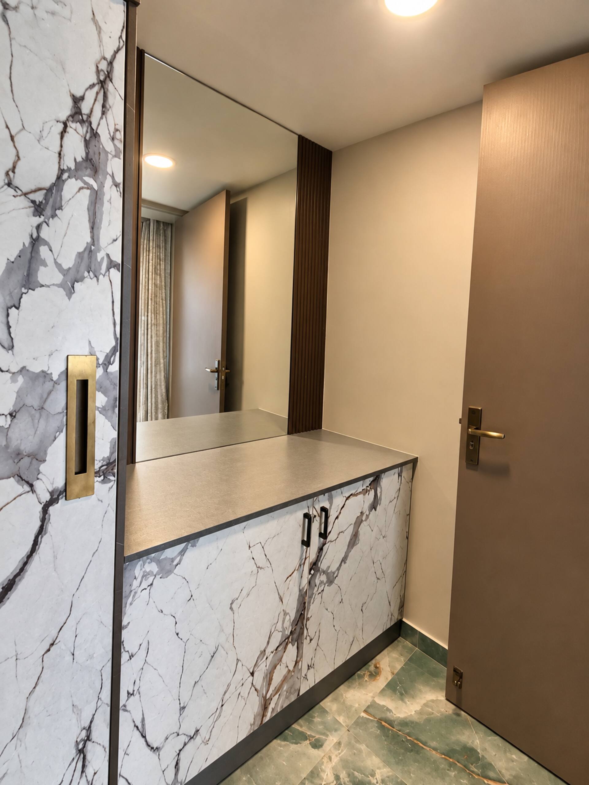 Full bathroom 1 image 3