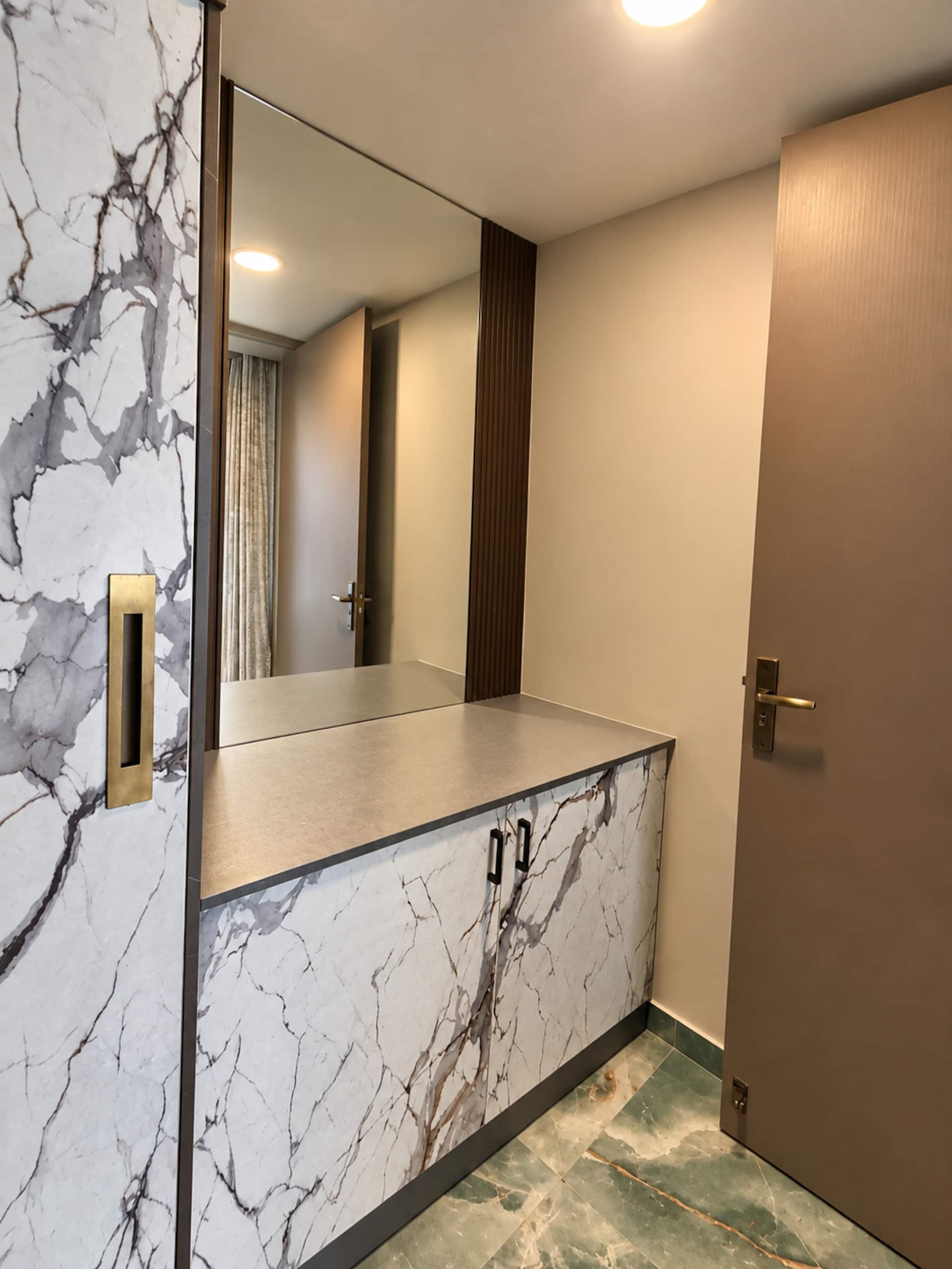 Full bathroom 6 image 2