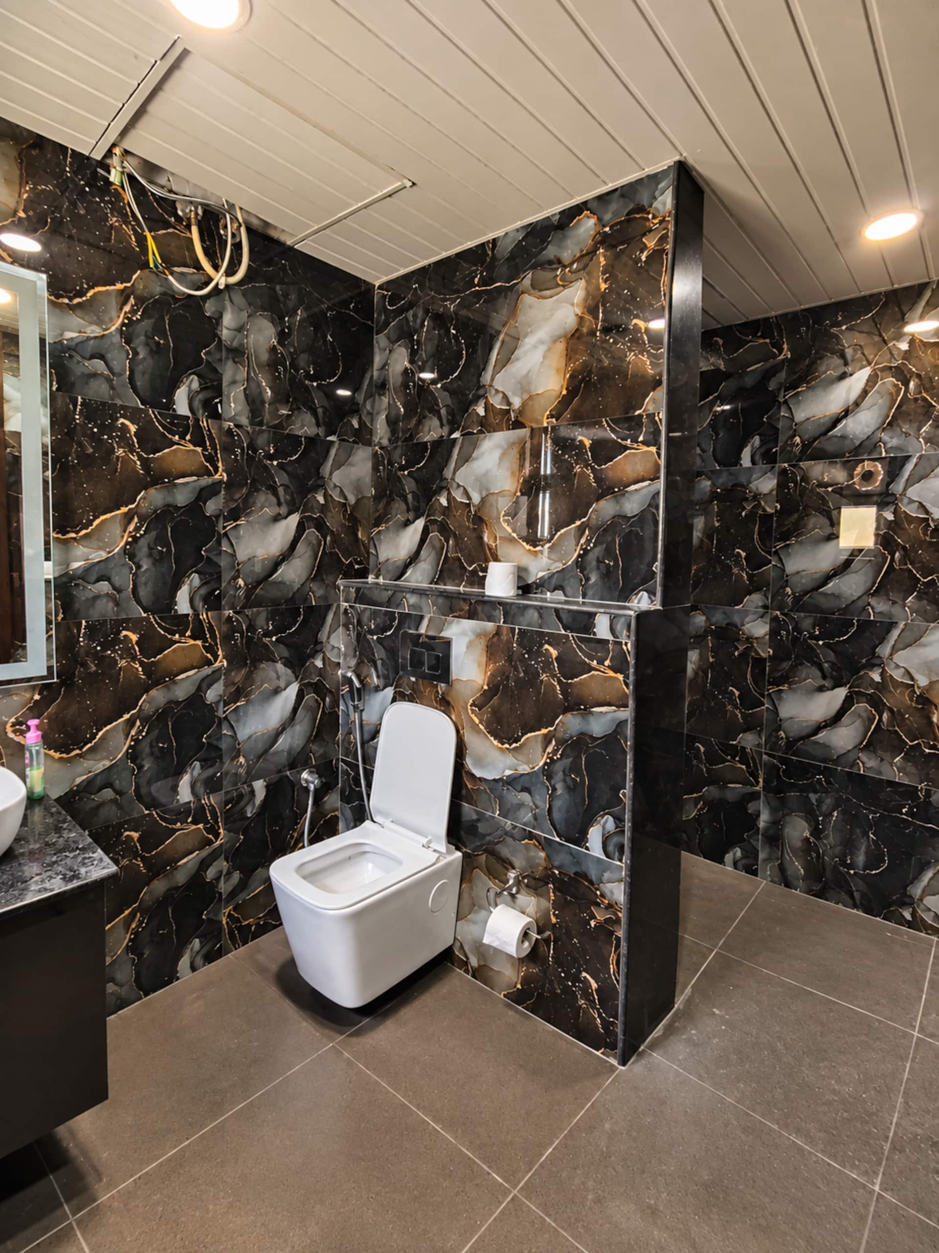 Full bathroom 8 image 1