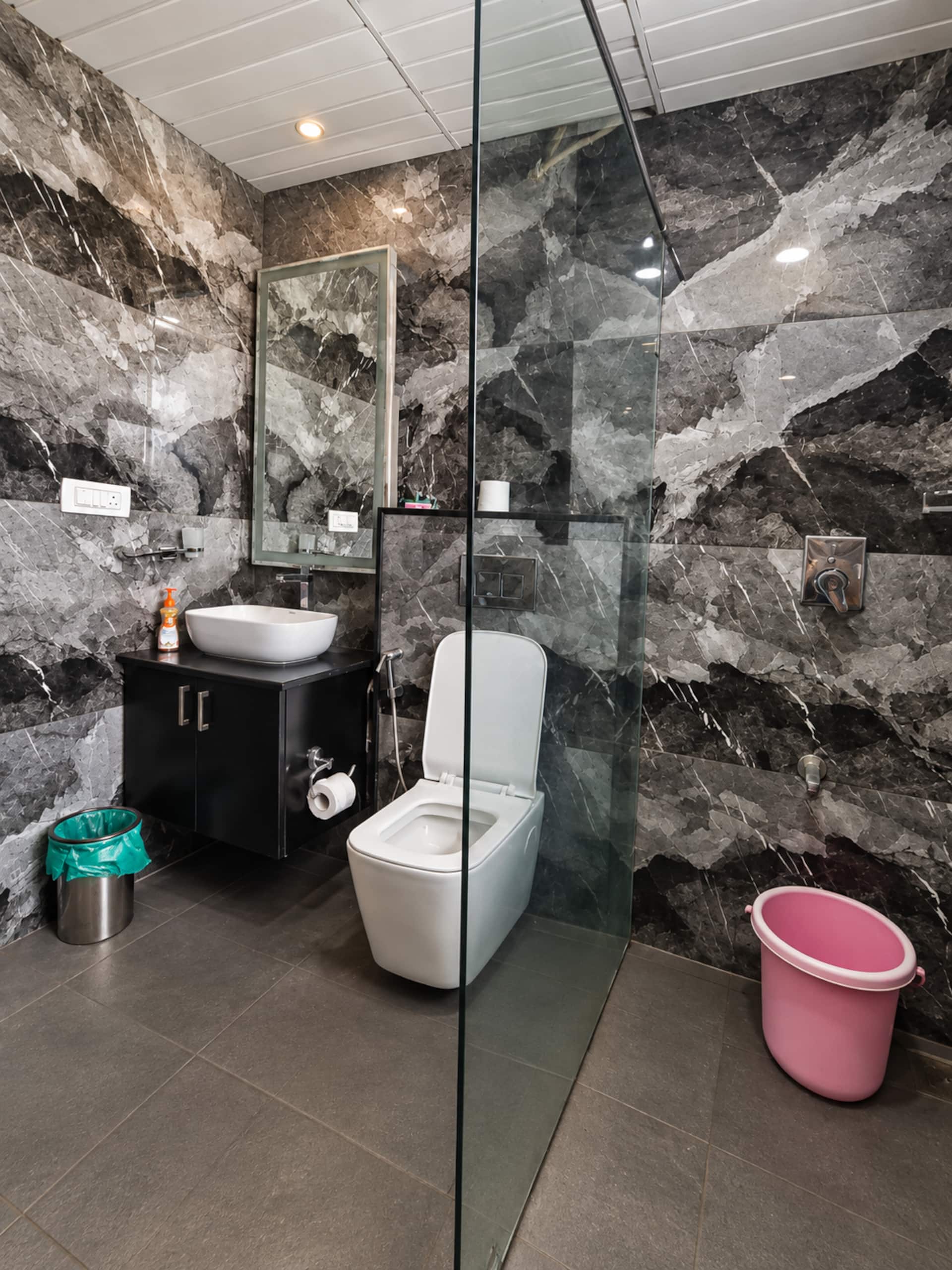 Full bathroom 2 image 4