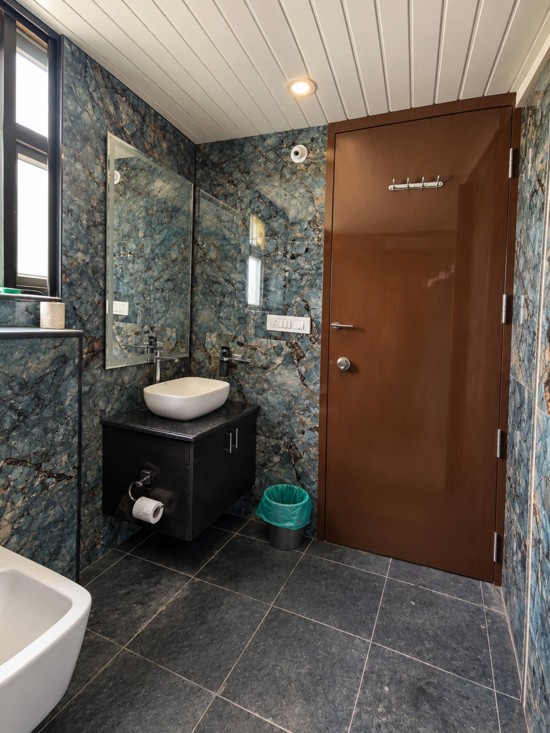 Full bathroom 3 image 1